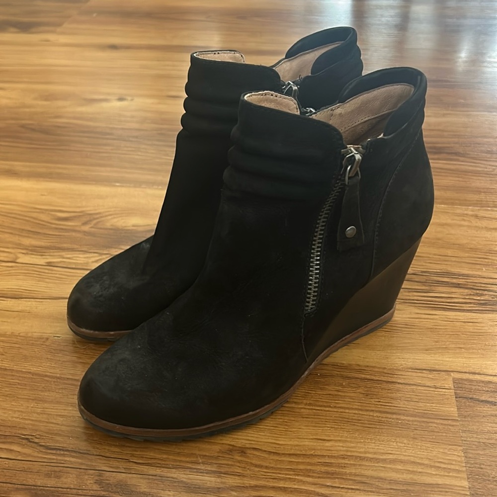 Gorgeous pair wedge black booties biala brand leather upper size 7 comfortable